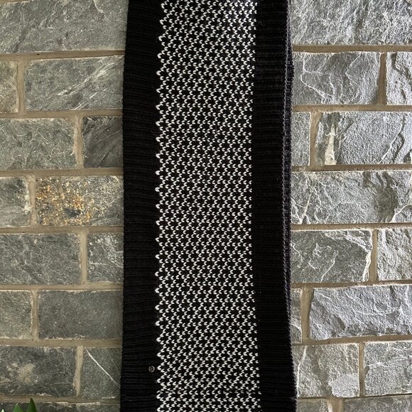 Lululemon Infinitely Mad Knit Scarf - Picture 2 of 4